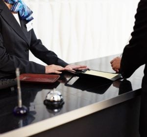 mystery-guest-online